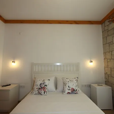 Kemerlihan Deluxe Otel 2*