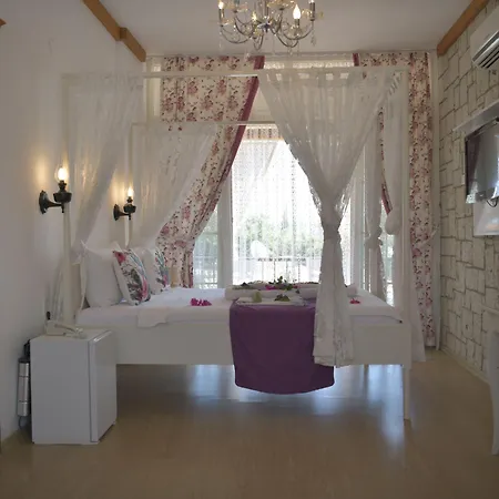 Kemerlihan Deluxe Otel 2*